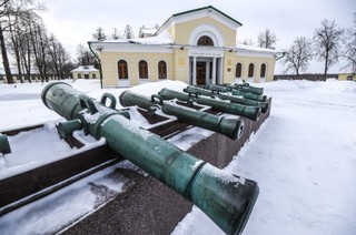 Бронзовая пушка