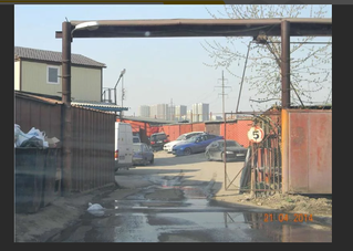 В ездные ворота в ГСК Матвеевский