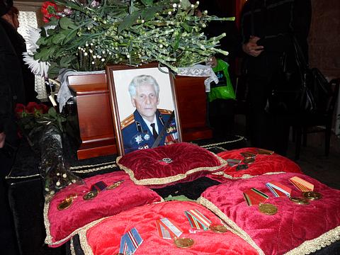 Простились с коммунистом полковником Бикеевым В. И., Ленин и Сталин - наше знамя!, nkolbasov, Одинцово, Ново-Спортивная д.6