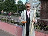 Сергей Астрянин с тренажерами для массажа и правки позвонков-их применение устраняет основную причину снижения выработки инсулина-нарушения иннерваций органов