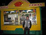 Часто прихожу к этому шаурмэну и бастурматору в палатку в гости. пришлось протянуть туда Wi-Fi. 