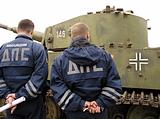 Петь, пробей-ка его по компьютеру.... Похоже, в угоне с 43-го