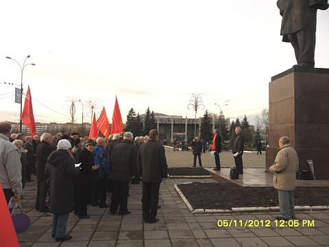 Митинг открыли А. П. Галдин и Ю. И. Фурса, День Октябрьской Революции., nkolbasov, Одинцово, Ново-Спортивная д.6