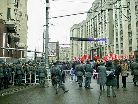 Прорвались! Идут на площадь, на митинг., День Октябрьской Революции., nkolbasov, Одинцово, Ново-Спортивная д.6