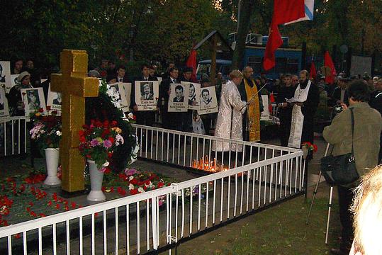 Православная панихида.4окт10г, Акции Памяти трагического октября 1993г., nkolbasov, Одинцово, Ново-Спортивная д.6