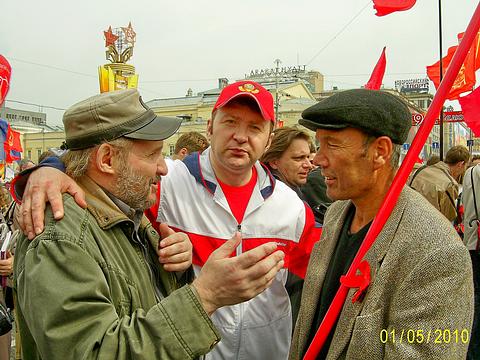 "Переводчик не нужен нам,-мы поймём друг друга без слов"…, 1 мая на улицах Москвы., nkolbasov, Одинцово, Ново-Спортивная д.6